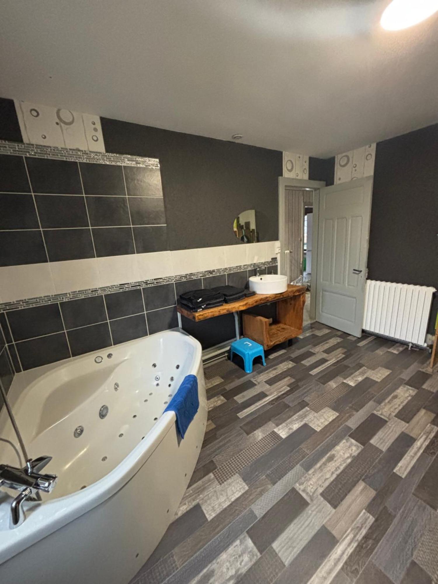 Gite 205 M2, 8Pers Piscine, Jacuzzi, Balneo Privatifs Vagney Exteriér fotografie